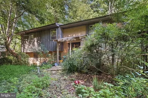 4904 Woodsy Way, Temple Hills, MD 20748