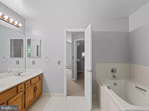 Bath - 9320 Creekview Dr, Laurel, MD 20708 photo 2 of 4