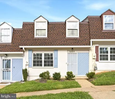 1859 Village Grn #W-155, Hyattsville, MD 20785