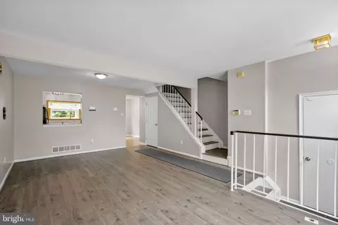 Living - 14122 Oakpointe Dr, Laurel, MD 20707 photo 4 of 7