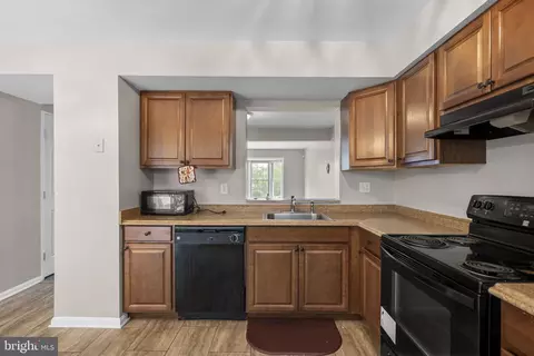 Kitchen - 14122 Oakpointe Dr, Laurel, MD 20707 photo 2 of 2