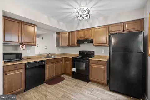 Kitchen - 14122 Oakpointe Dr, Laurel, MD 20707 photo 1 of 2