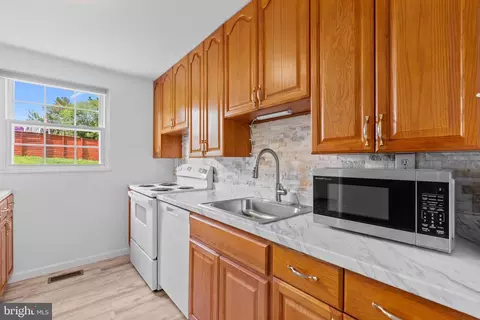 Kitchen - 3500 Manis Rd, Clinton, MD 20735 photo 2 of 3