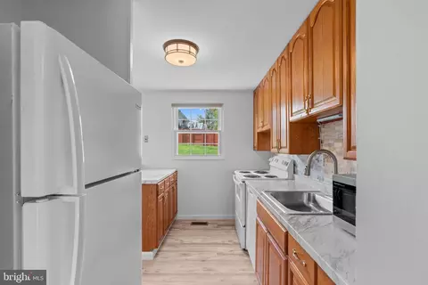 Kitchen - 3500 Manis Rd, Clinton, MD 20735 photo 3 of 3