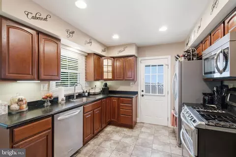 Entry Way - 15515 Straughn Dr, Laurel, MD 20707 photo 3 of 6