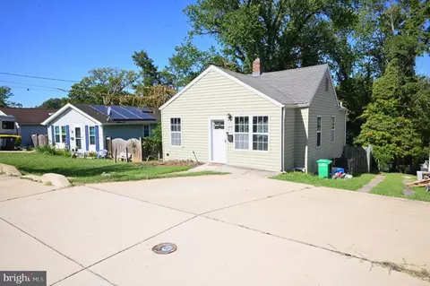 4800 Deanwood Dr, Capitol Heights, MD 20743