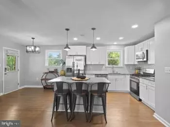 Entry Way - 6811 Eilerson St, Clinton, MD 20735 photo 2 of 10