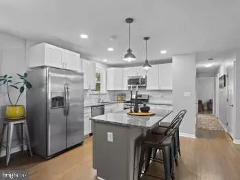 Entry Way - 6811 Eilerson St, Clinton, MD 20735 photo 1 of 10