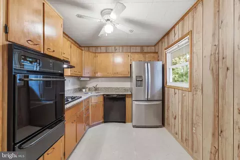 Kitchen - 5607 Haddon Dr, Lanham, MD 20706 photo 3 of 4