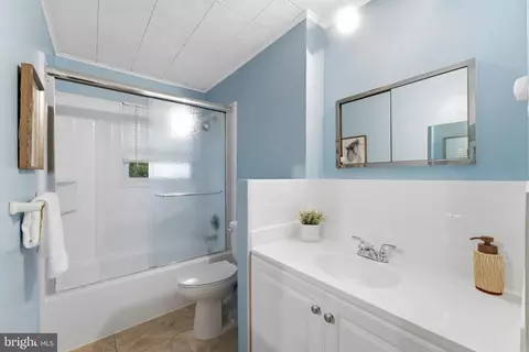 Bath - 5607 Haddon Dr, Lanham, MD 20706 photo 2 of 6