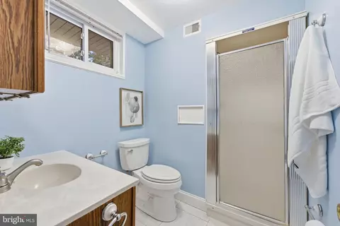 Bath - 5607 Haddon Dr, Lanham, MD 20706 photo 4 of 6