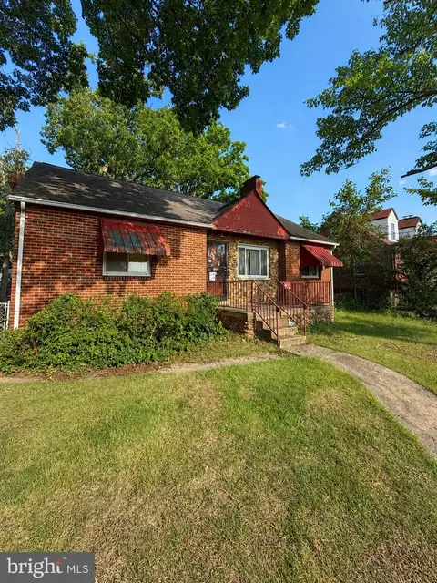 5818 Black Hawk Dr, Oxon Hill, MD 20745