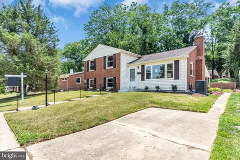 7536 Abbington Dr, Oxon Hill, MD 20745