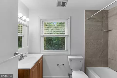 Bath - 12000 Dove Cir, Laurel, MD 20708 photo 1 of 2