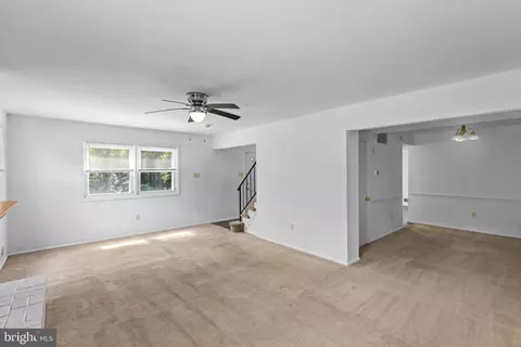 Living - 12000 Dove Cir, Laurel, MD 20708 photo 4 of 5