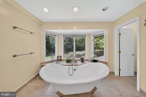Bath - 13901 Mount Oak Ct, Bowie, MD 20721 photo 2 of 7