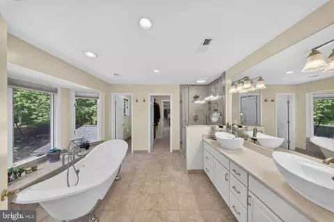 Bath - 13901 Mount Oak Ct, Bowie, MD 20721 photo 4 of 7