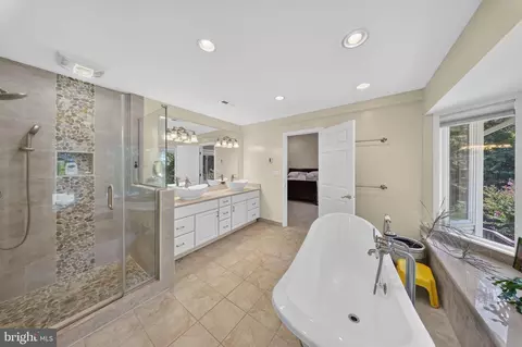 Bath - 13901 Mount Oak Ct, Bowie, MD 20721 photo 3 of 7