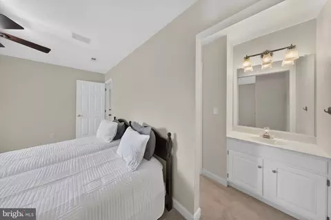 Bedroom - 13901 Mount Oak Ct, Bowie, MD 20721 photo 4 of 10