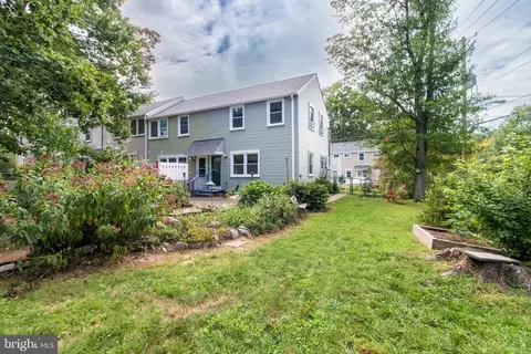 2 T Plateau Pl, Greenbelt, MD 20770