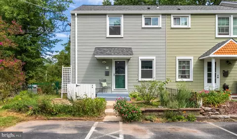2 T Plateau Pl, Greenbelt, MD 20770
