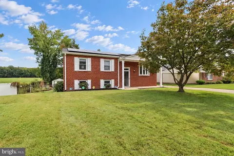 Exterior - 9410 Small Dr, Clinton, MD 20735 photo 3 of 12