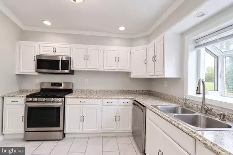 Kitchen - 9410 Small Dr, Clinton, MD 20735 photo 3 of 4