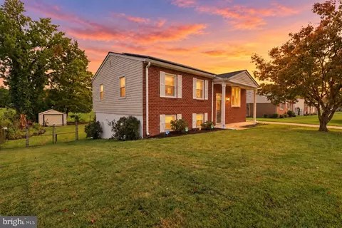 Exterior - 9410 Small Dr, Clinton, MD 20735 photo 4 of 12
