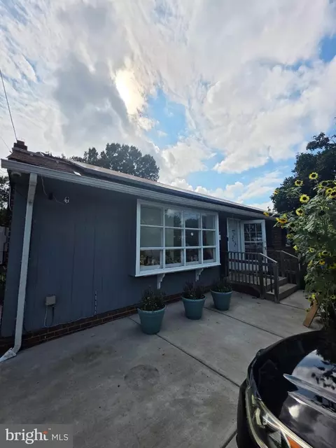7903 Legation Rd, Hyattsville, MD 20784