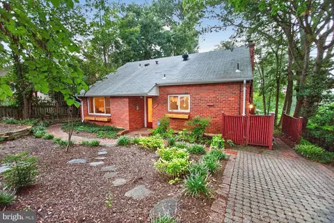 1521 Erskine St, Takoma Park, MD 20912