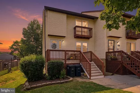 11431 Laurelwalk Dr #121, Laurel, MD 20708