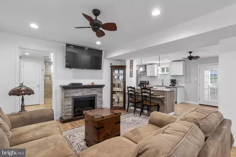 Entry Way - 1106 Beall Pl, Laurel, MD 20707 photo 1 of 3