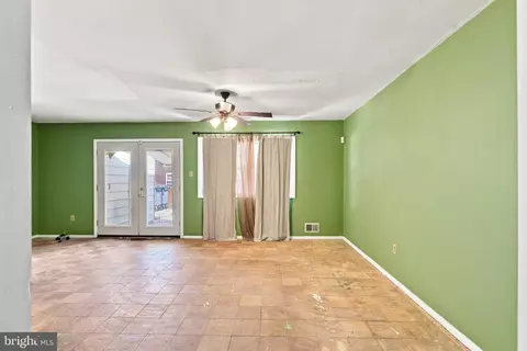 Living - 12003 Pheasant Run Dr, Laurel, MD 20708 photo 2 of 4