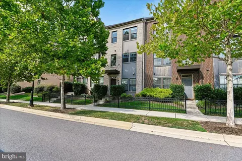 6402 47th St, Riverdale, MD 20737