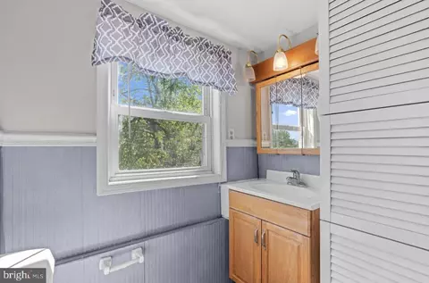 Bath - 4022 36th St, Mount Rainier, MD 20712 photo 3 of 3