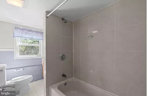 Bath - 4022 36th St, Mount Rainier, MD 20712 photo 2 of 3