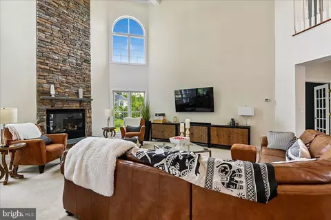 Living - 14604 Derrick Ct, Bowie, MD 20721 photo 3 of 4