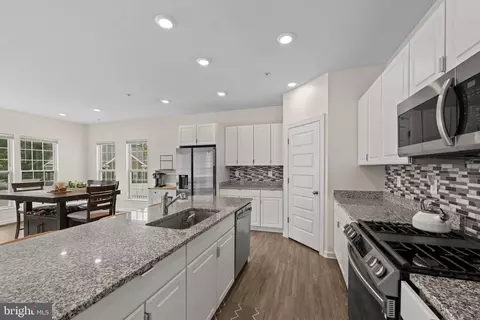 Kitchen - 6119 Savannah Dr, Brandywine, MD 20613 photo 2 of 2