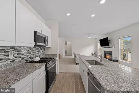 Entry Way - 6119 Savannah Dr, Brandywine, MD 20613 photo 3 of 10