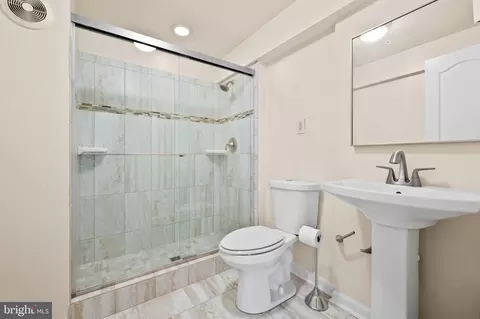 Bath - 10006 Enford Ct, Lanham, MD 20706 photo 2 of 2