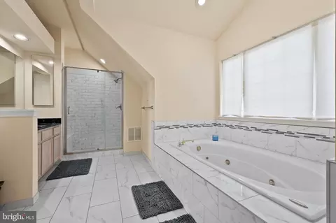 Entry Way - 10006 Enford Ct, Lanham, MD 20706 photo 5 of 7
