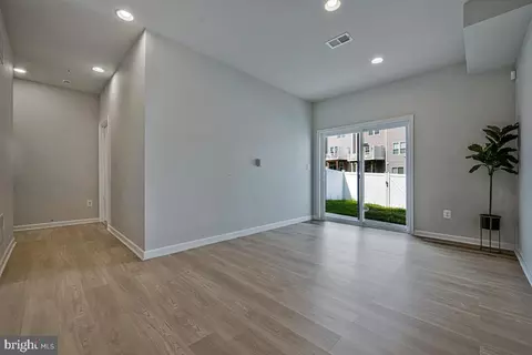 Living - 1030 High Point Trl, Laurel, MD 20707 photo 3 of 3