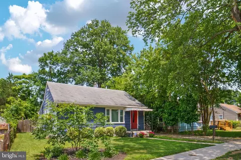 5014 Sheridan St, Riverdale, MD 20737