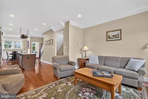 4644 Woodberry St, Riverdale, MD 20737