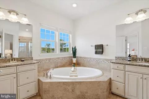 Bath - 10102 Dorsey Ln, Lanham, MD 20706 photo 1 of 4