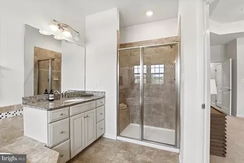 Bath - 10102 Dorsey Ln, Lanham, MD 20706 photo 2 of 4