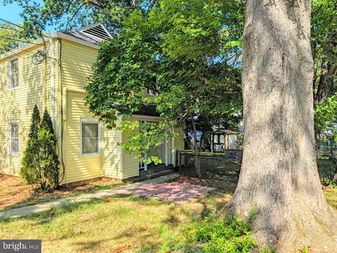 4 G Plateau Pl, Greenbelt, MD 20770