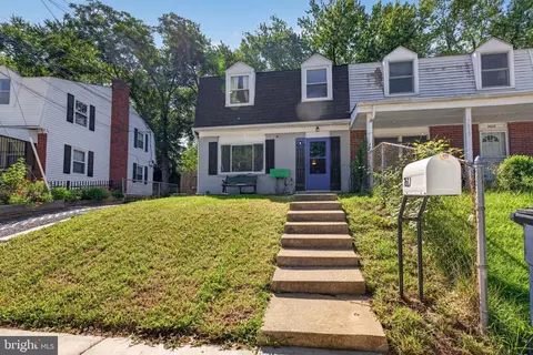 7617 Barlowe Rd, Hyattsville, MD 20785