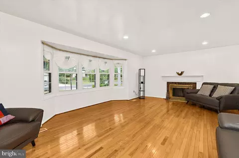 Living - 9203 Twin Hill Ln, Laurel, MD 20708 photo 4 of 5