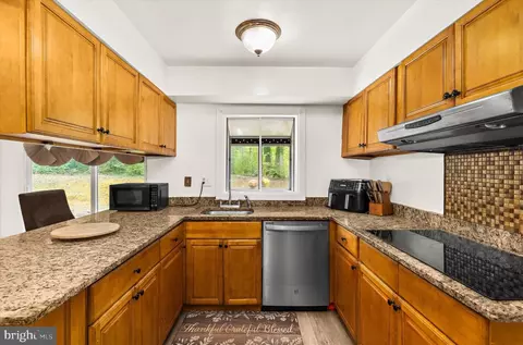 Kitchen - 9203 Twin Hill Ln, Laurel, MD 20708 photo 3 of 6